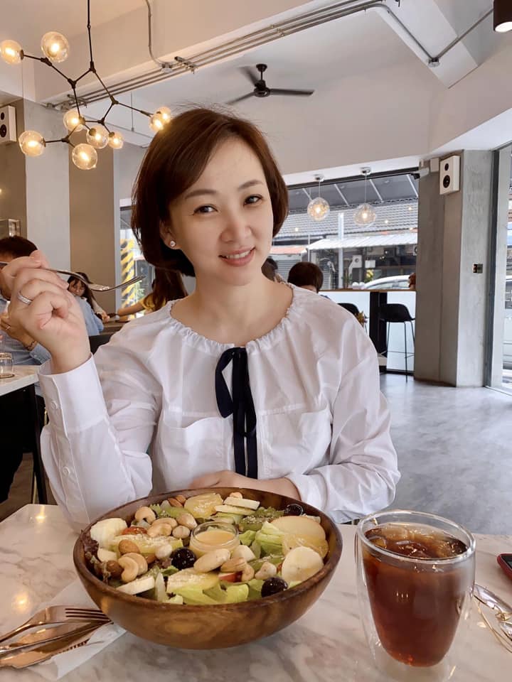 豪門媳婦超大度！郁方放話老公「可以去特殊場所」：但嘴巴擦乾淨　堅持「先生是頭、太太是脖子」至今仍熱線像情侶