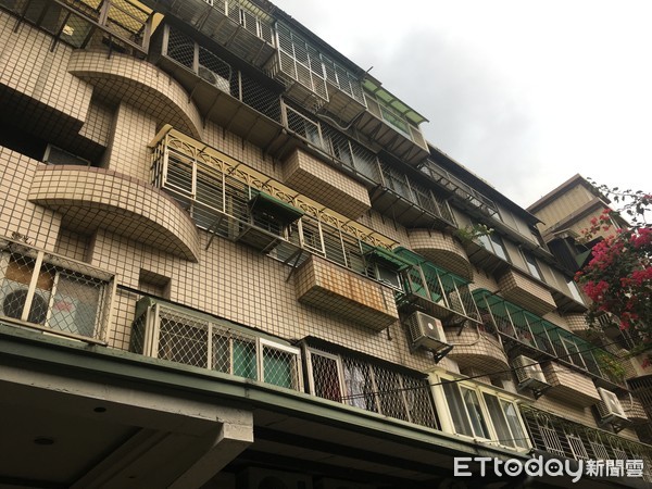 正考慮買房！長輩大方「贈40坪透天厝」免費住　過來人「只花200萬裝潢費」秒勸：會後悔