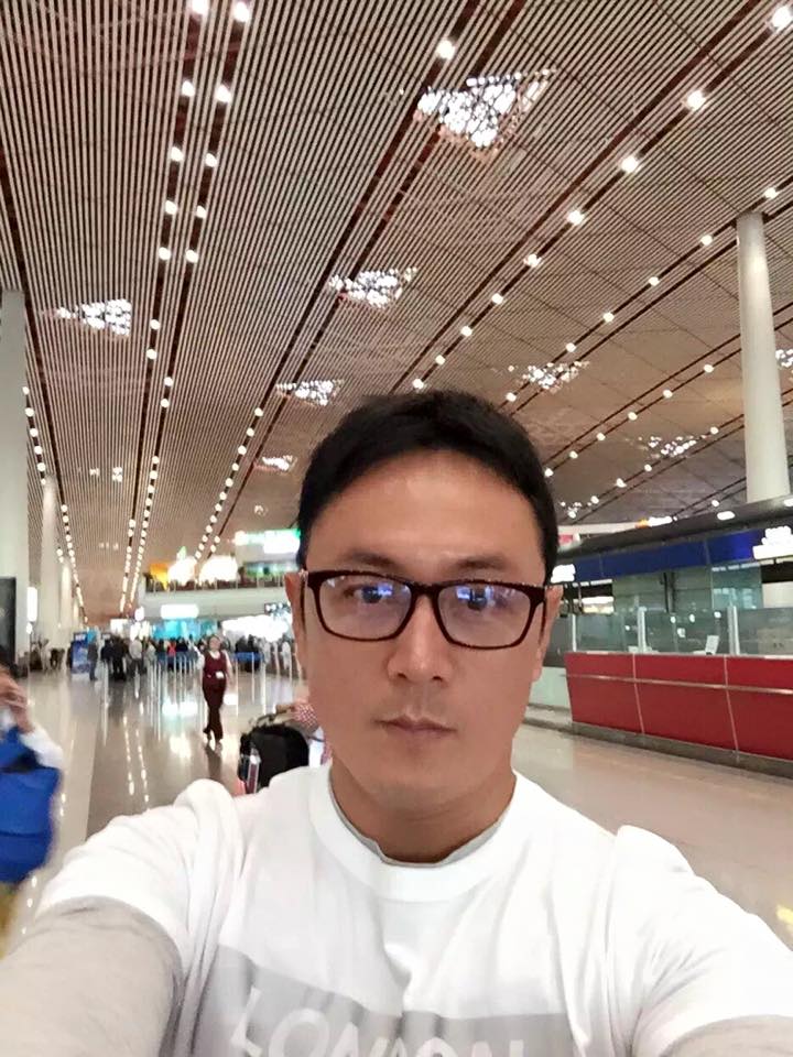 消失台灣演藝圈10年！趙擎「為失智母復出台劇」：沒人認識我　小20歲大陸女友超放心：不怕你出軌