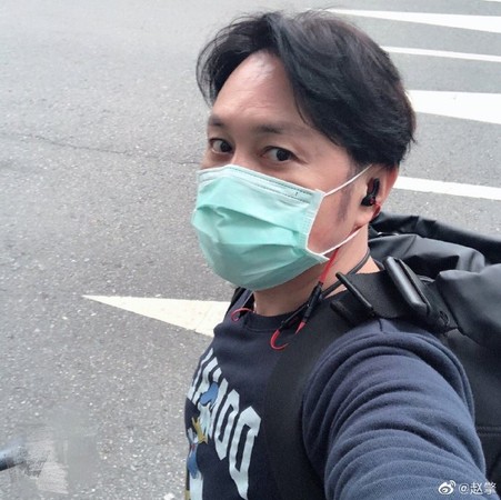 消失台灣演藝圈10年！趙擎「為失智母復出台劇」：沒人認識我　小20歲大陸女友超放心：不怕你出軌