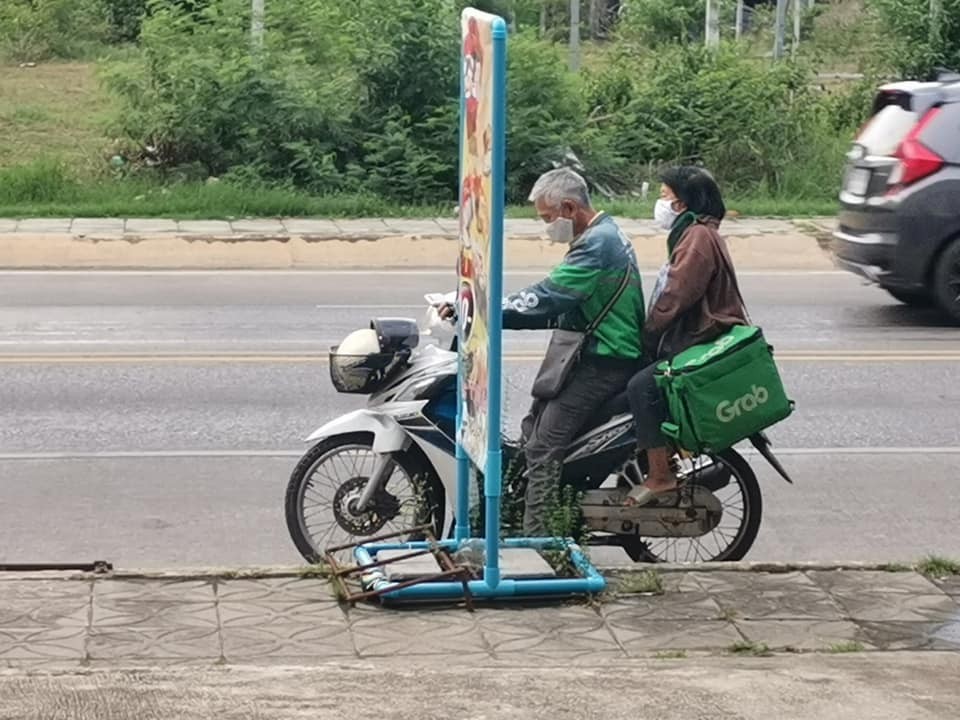 不想成為子女負擔！70歲爺爺「轉行當外送員」：年齡不是藉口　堅持「讓老伴幫忙扛包」浪漫心聲超催淚