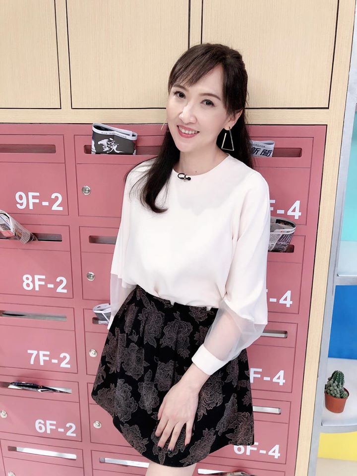 尪是主持一哥！愛妻曝「與婆婆同住快30年」伺候一家人　「親媽就住樓下」她嘆氣：兩女人同桌吃飯很難