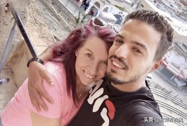 痛失3任丈夫！62歲英國婦女「勇敢結第4次婚姻」：他不愛我的錢　與小36嵗男友「戲劇化相識」過程超浪漫❤
