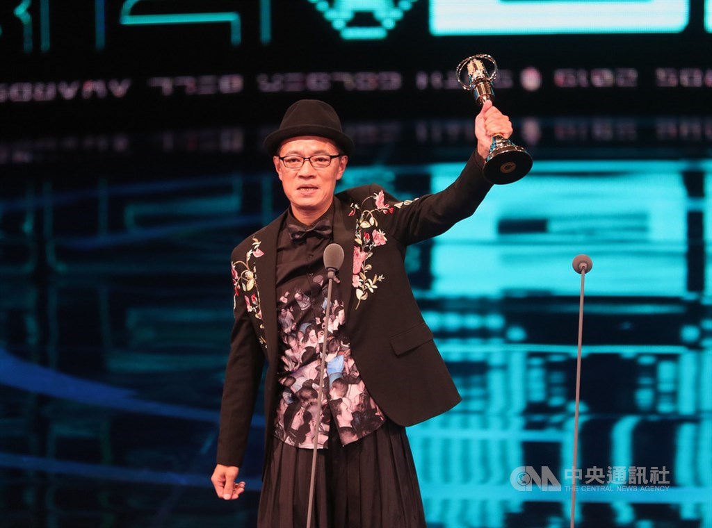 每月為母花5萬！吳朋奉「2年拍11部電視劇」從不喊累　哥哥淚曝生前遺願：「到最後都想著媽媽」
