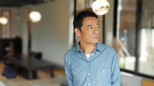 最努力的天才！吳朋奉「2年半軋11部戲」母心疼：有沒有賺到錢　曝藝術家性格「不在乎成就」沒想過出名
