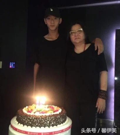 來不見看到！陳寶蓮一生只肯愛一人「獨留兒黯然離去」　王牌經紀人主動撫養「18歲成183高挑帥哥」情同親生