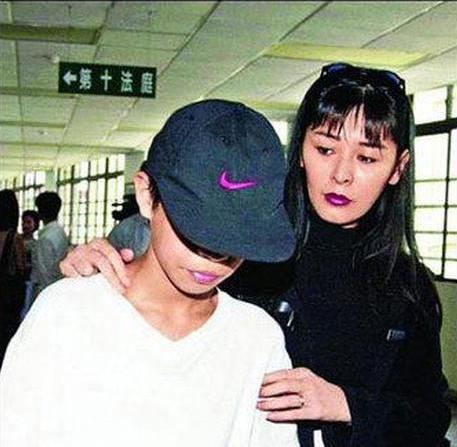 一生崎嶇！齊秦失去王祖賢「與親兒對簿公堂」　臉部重傷不索賠「小24歲妻不離不棄」今60歲圓滿幸福