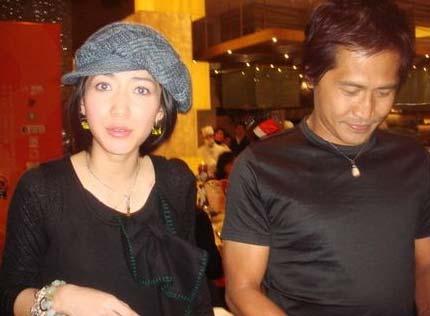 一生崎嶇！齊秦失去王祖賢「與親兒對簿公堂」　臉部重傷不索賠「小24歲妻不離不棄」今60歲圓滿幸福