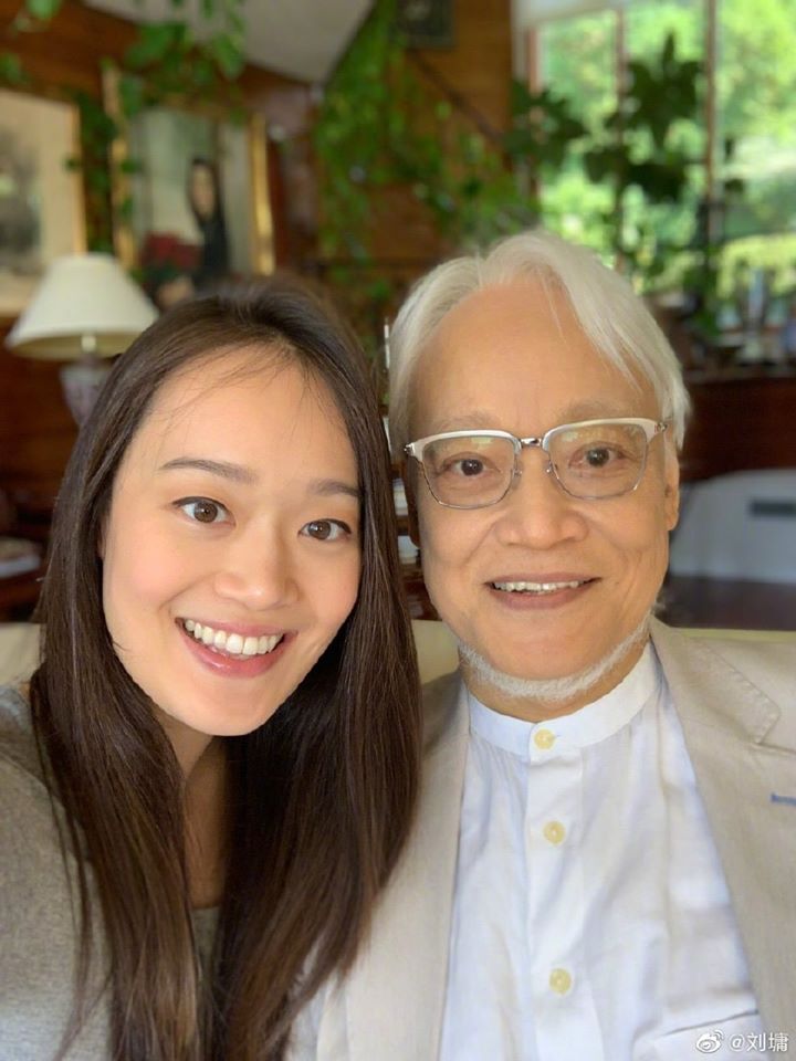 爸爸不會哭！劉墉嫁女兒「體悟是人生必然」首次見她那麼快樂　憶昔日「父女甜蜜互動」感慨：已完成任務