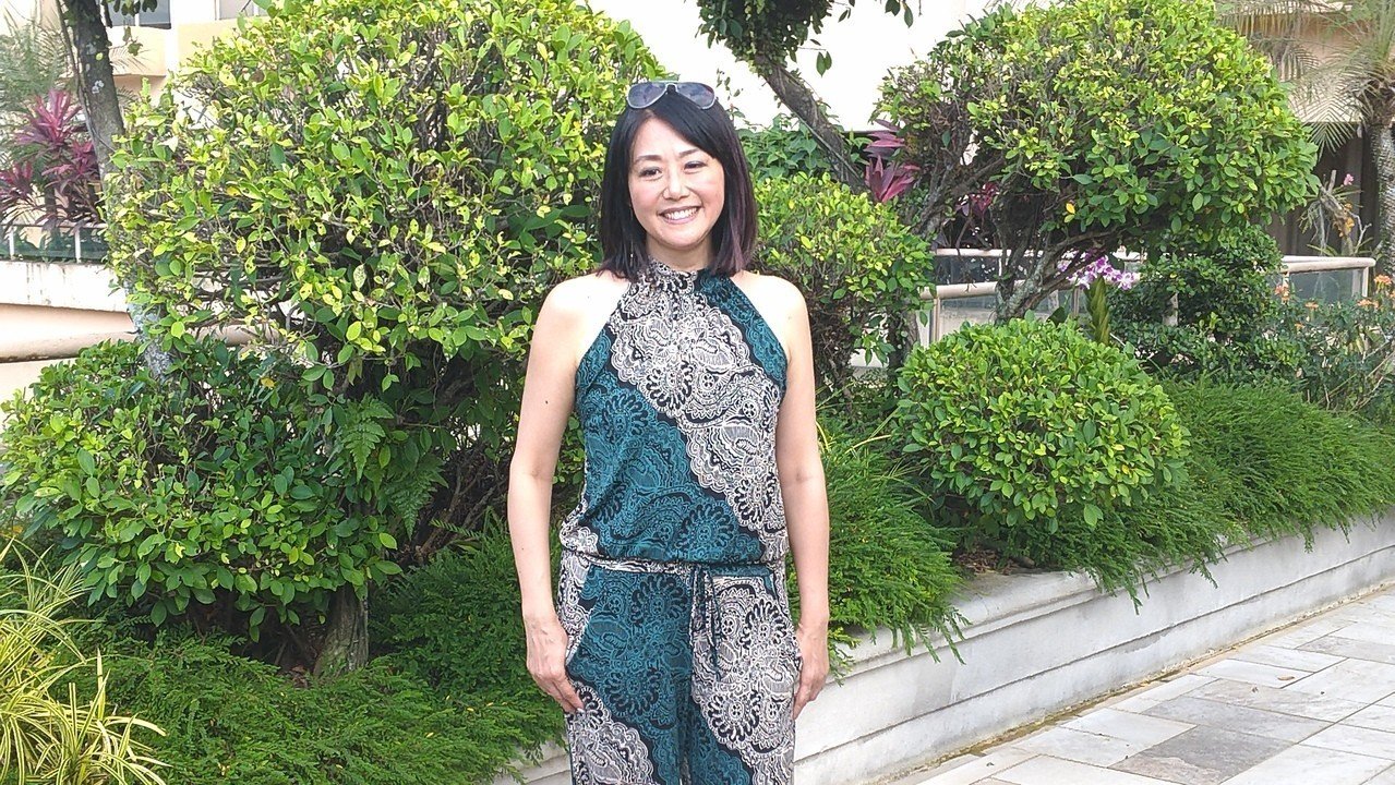 終於回娘家！58歲最美主持「其實不愛鎂光燈」：當藝人壓力大　隱退無憂慮「狀態美麗如昔」攜夫再現身