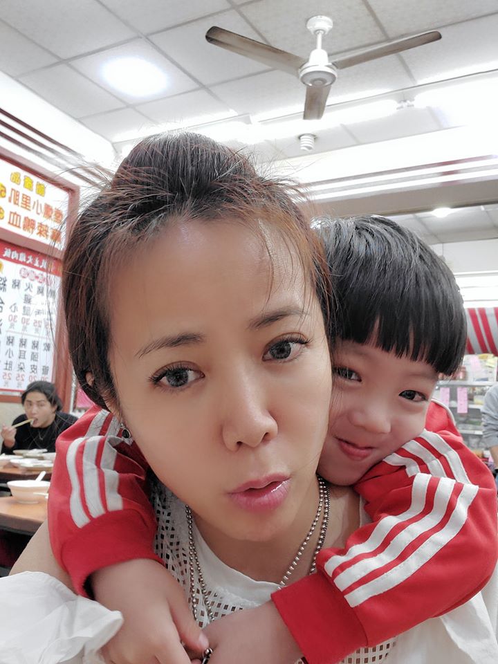 陳仙梅遭算命師說「次子生來剋母」她甘願：我認賠　「兒子玩扮家家酒」被批霸氣回擊：媽媽永遠挺你