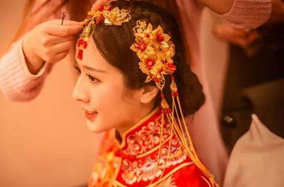 兄妹變夫妻！把妻子從小寵到大，20年後「抱在手裡的妹妹」成最美新娘   網羨：偶像劇裡的愛情