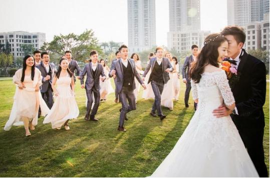 兄妹變夫妻！把妻子從小寵到大，20年後「抱在手裡的妹妹」成最美新娘   網羨：偶像劇裡的愛情