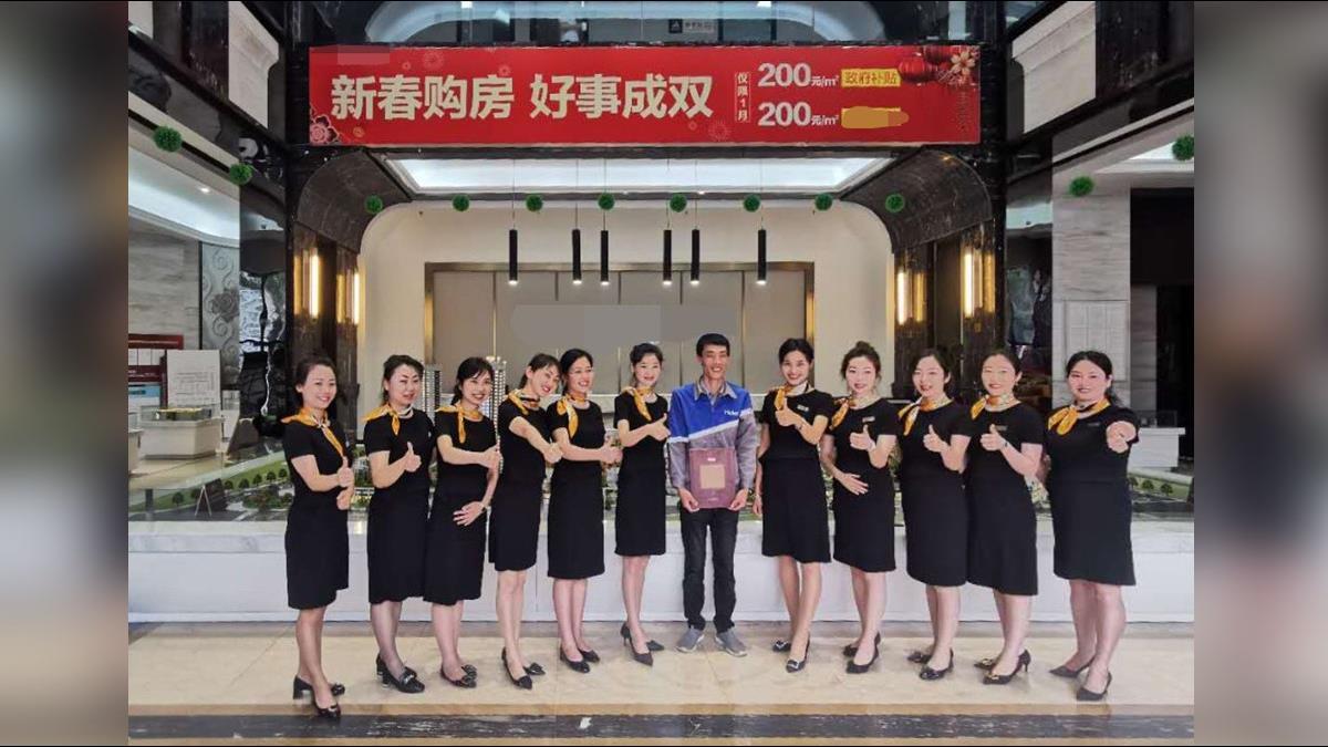 女童受困6樓窗外！冷氣師傅神救援「獲得百萬電梯房」　走進屋內「見加碼大禮」哽咽：願為公司做牛做馬