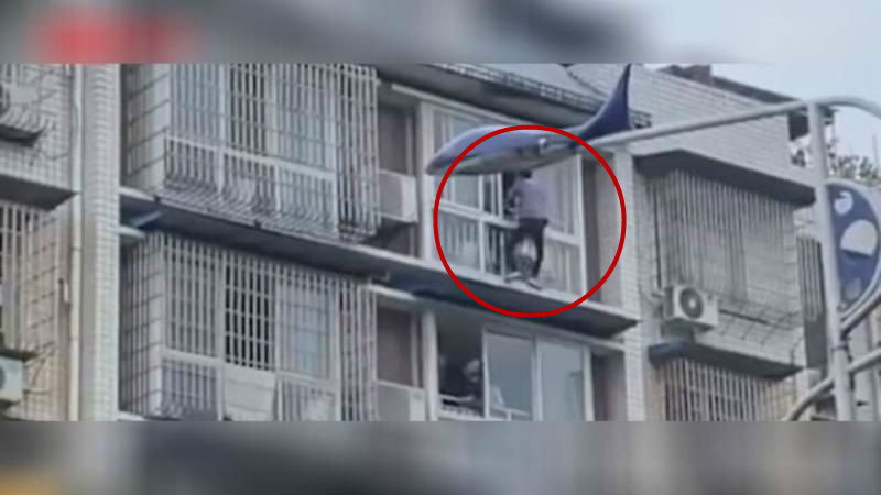 女童受困6樓窗外！冷氣師傅神救援「獲得百萬電梯房」　走進屋內「見加碼大禮」哽咽：願為公司做牛做馬