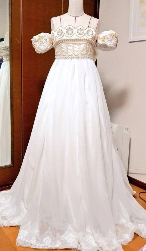 為閨蜜圓夢！她親手縫製「美少女戰士婚紗」當結婚禮物　一轉身「超夢幻白紗細節」美翻：再累也值得