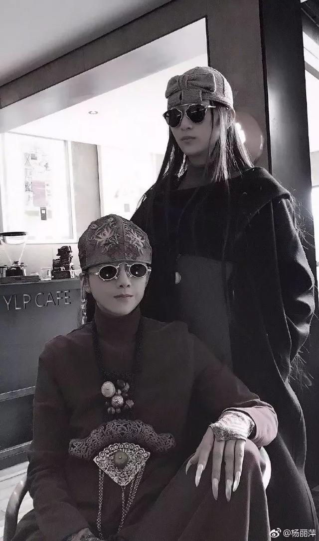現實版《不一樣又怎樣》！楊麗萍愛徒婚禮曝光 「與同性愛人穿婚紗擁吻」好甜蜜❤    爸爸超暖舉動逼哭全場