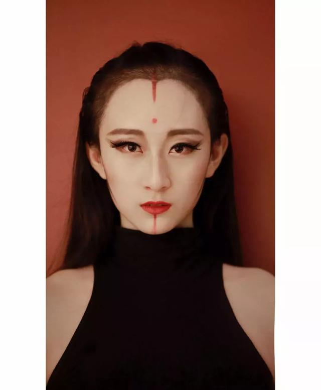 現實版《不一樣又怎樣》！楊麗萍愛徒婚禮曝光 「與同性愛人穿婚紗擁吻」好甜蜜❤    爸爸超暖舉動逼哭全場