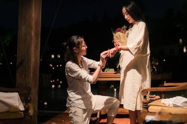 現實版《不一樣又怎樣》！楊麗萍愛徒婚禮曝光 「與同性愛人穿婚紗擁吻」好甜蜜❤    爸爸超暖舉動逼哭全場