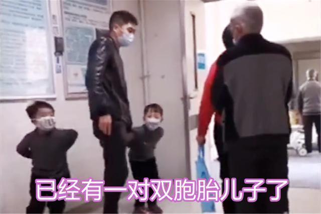 變臉太快！護士報喜雙胞胎，寶爸聽到「性別」後拔腿就跑    網友：換我跑得更快