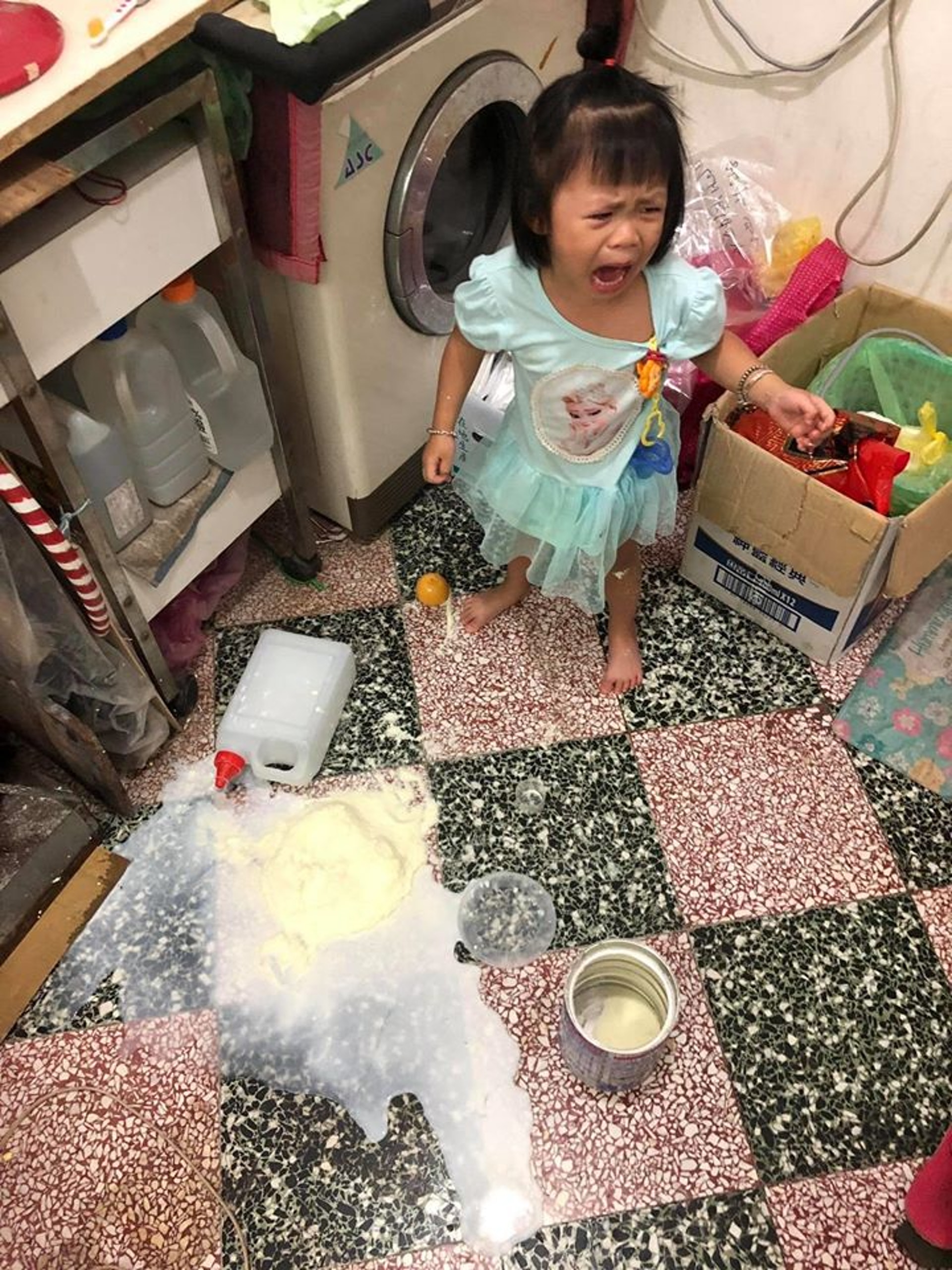 拜託放過我！馬麻心累分享「育兒衝擊圖片」　狂抽衛生紙不算慘「進到房間才傻眼」天下媽媽超有感
