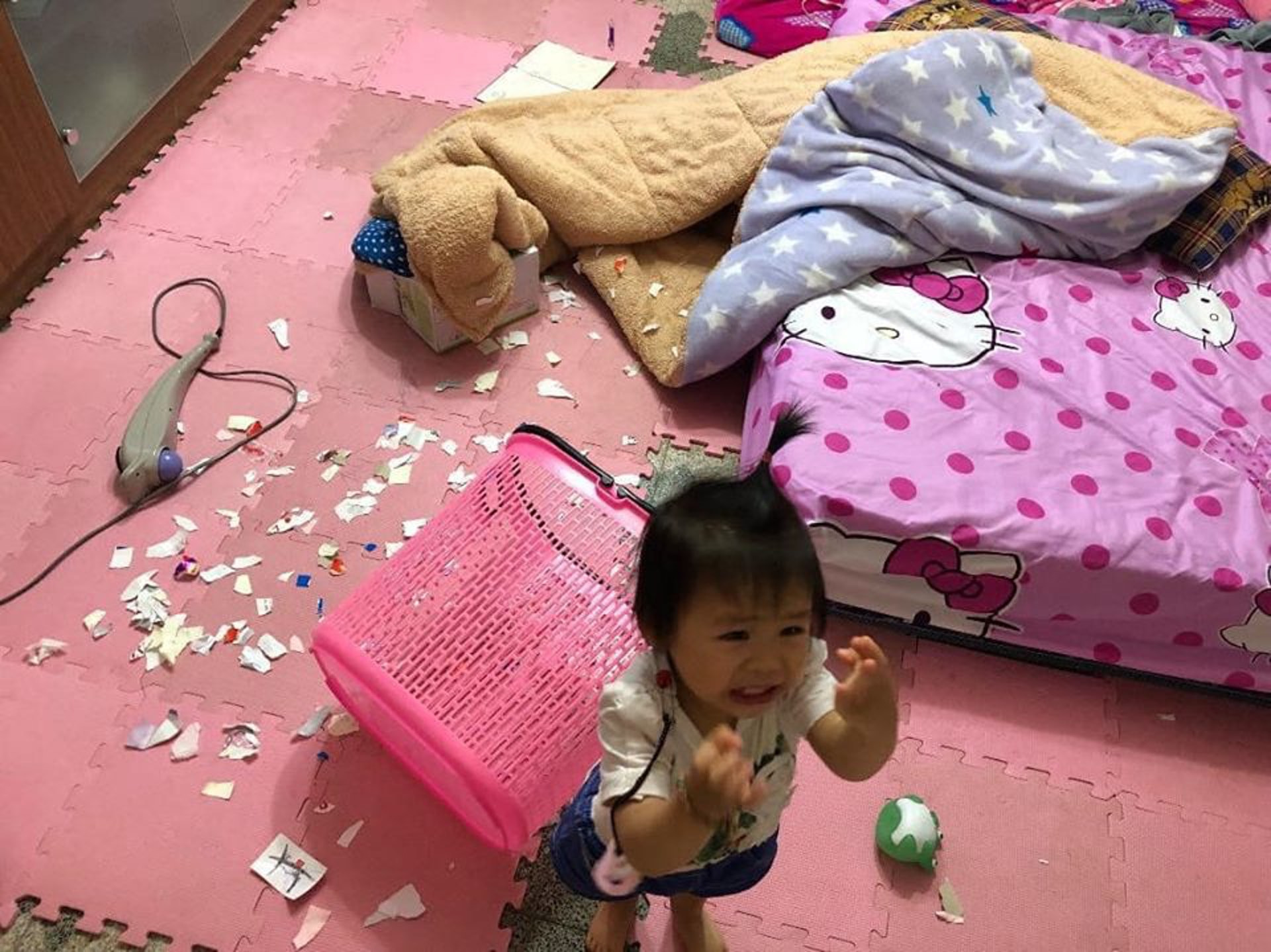 拜託放過我！馬麻心累分享「育兒衝擊圖片」　狂抽衛生紙不算慘「進到房間才傻眼」天下媽媽超有感