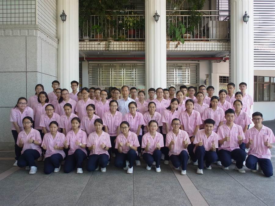 繼續當同班同學！雲林巨人中學「整班30人直升大學」包下國內前10名　資優生「互助拉C級生」一起上大學