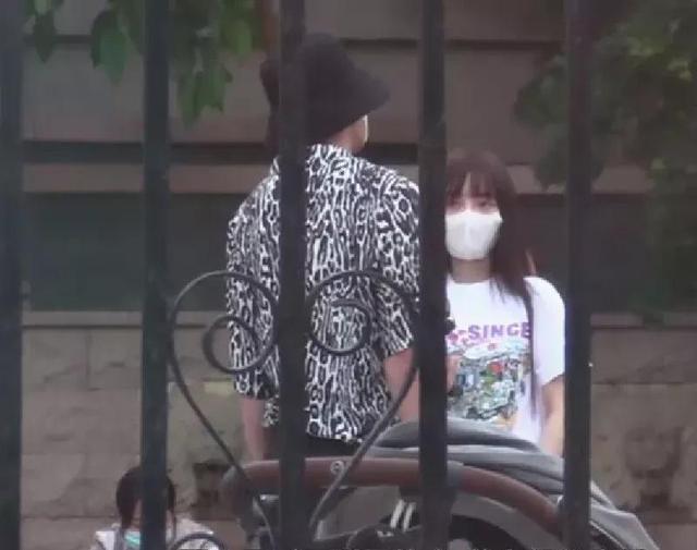 離婚不做仇人！離婚後陪女兒甜馨打羽毛球「父女互動」超溫馨：李小璐與前夫關係破冰