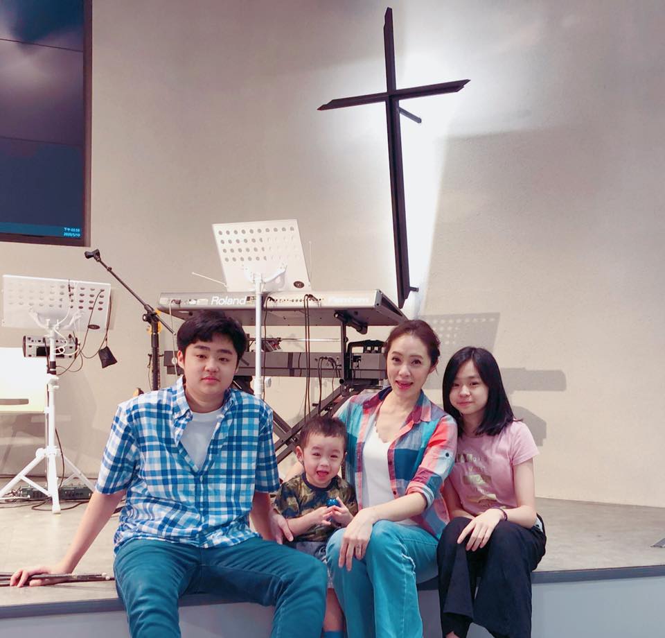 婚前曾悔婚！洪百榕嫁大12歲宋達民坦言「當年不想嫁」 公公「一通電話」她大哭：永遠納入人生版圖