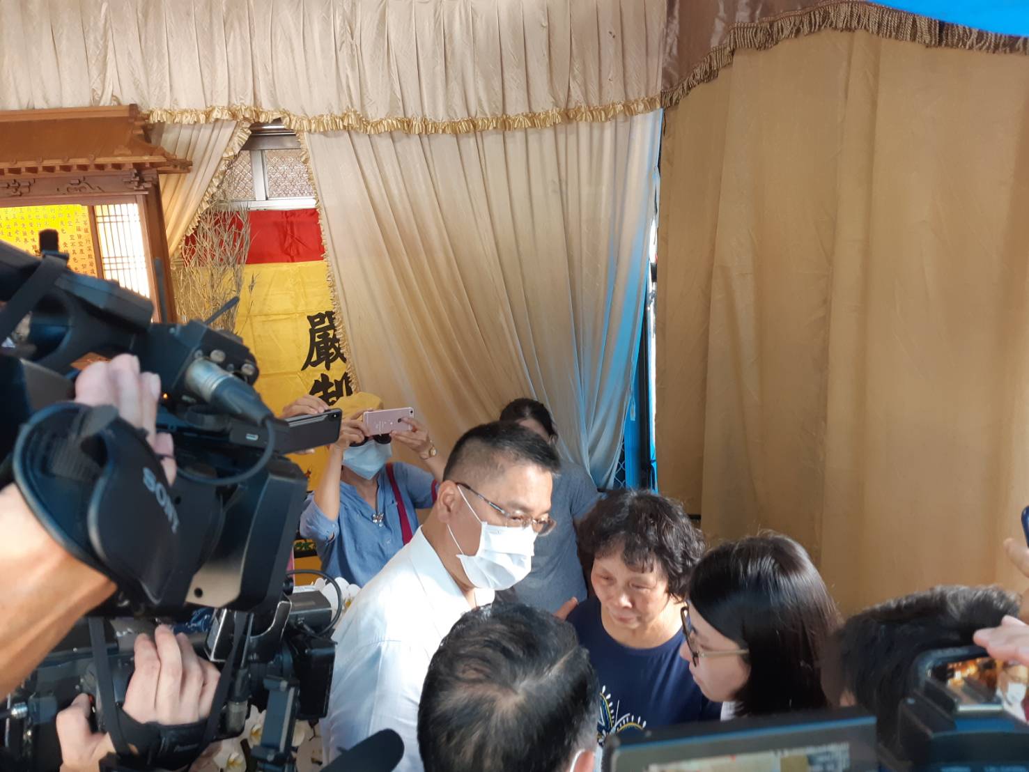 媽媽最可憐！鐵警李承翰爸爸「等不到公道」抑鬱離開　妻忍痛放手「一年內痛失愛子丈夫」：打擊太大了