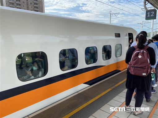 明起口罩鬆綁！搭乘大眾運輸「不再強制戴」只看出入口　引發兩派網友：到時候又會吵起來