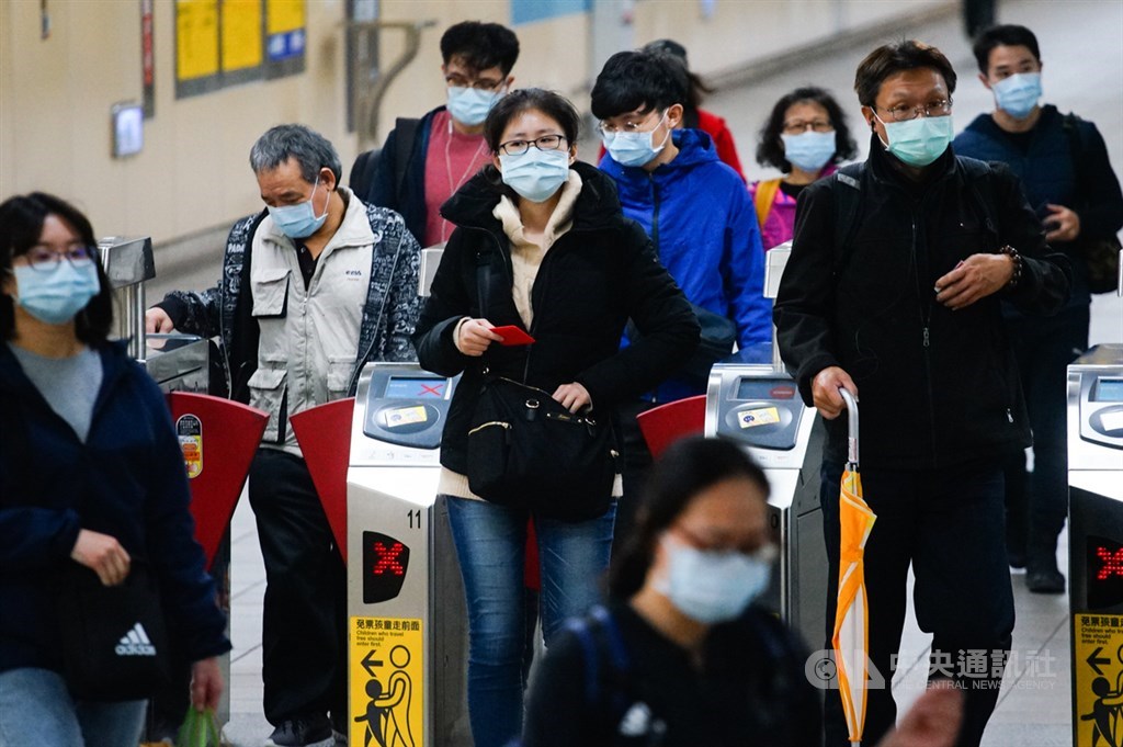 明起口罩鬆綁！搭乘大眾運輸「不再強制戴」只看出入口　引發兩派網友：到時候又會吵起來