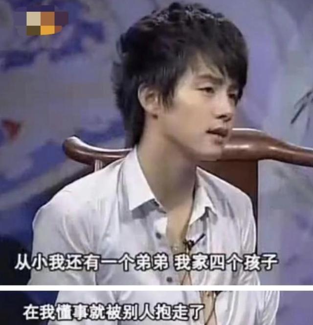 以德報怨！兒時母想不開「託他出門買藥」吃完再沒醒來　成名後房產全給親人「接欠債父回來照顧」