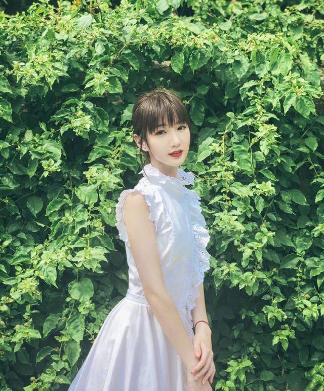 重男輕女！1歲時「被生父丟垃圾桶」媽媽哭著撿回養大她　成名後「爸爸上門討2億贍養費」她堅強走出陰霾