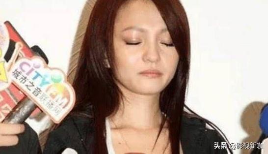 重男輕女！1歲時「被生父丟垃圾桶」媽媽哭著撿回養大她　成名後「爸爸上門討2億贍養費」她堅強走出陰霾
