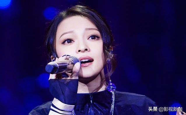 重男輕女！1歲時「被生父丟垃圾桶」媽媽哭著撿回養大她　成名後「爸爸上門討2億贍養費」她堅強走出陰霾