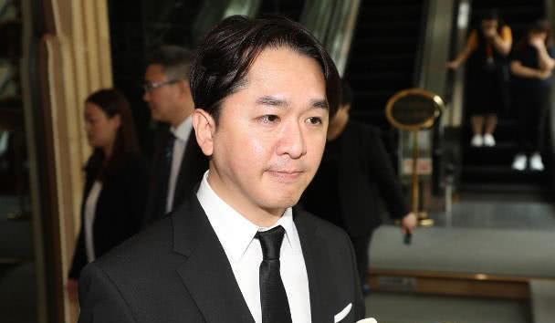 靠遺產過活！富二代小生「為爭產與母親公開決裂」　同時交3女友「一周每人2天」坐享齊人之福