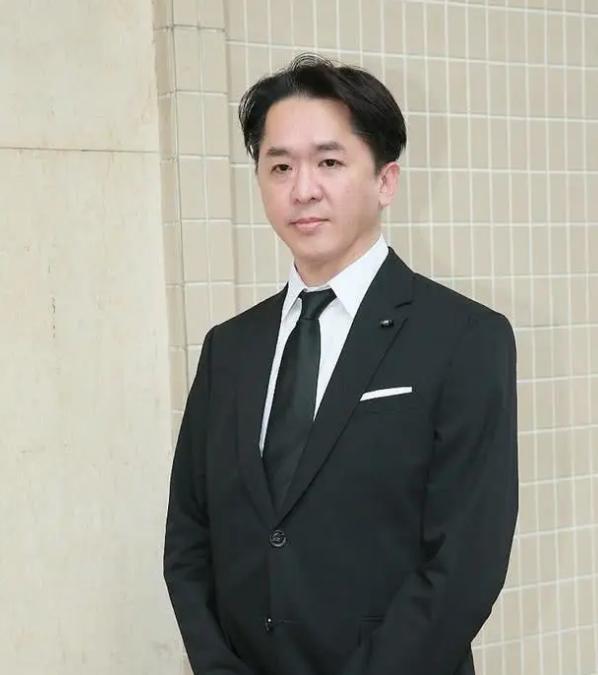 靠遺產過活！富二代小生「為爭產與母親公開決裂」　同時交3女友「一周每人2天」坐享齊人之福