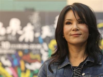 黃鶯鶯當紅閃嫁！「結縭38年膝下無子」原諒富商尪背叛　「淚送他最後一程」今和繼女相依