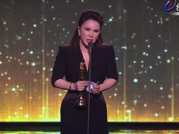 黃鶯鶯當紅閃嫁！「結縭38年膝下無子」原諒富商尪背叛　「淚送他最後一程」今和繼女相依