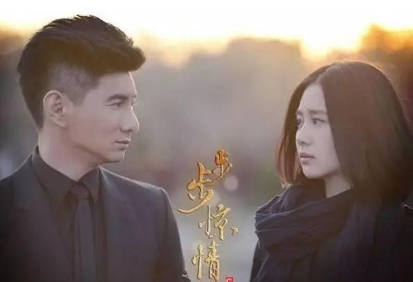 吳奇隆「大2歲丈母娘照曝光」藍色旗袍驚艷眾人　保養得宜「舉手投足盡顯優雅」看不出年齡