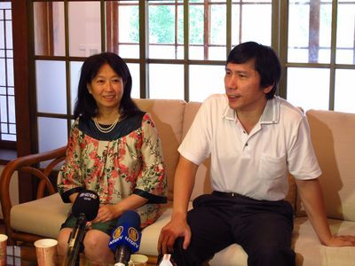 女作家曝「2兒從沒喊過爸媽」坦言家庭不是靠經營　結婚30年「在老公眼裡仍魅力十足」：他把我當女人看