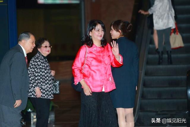 奔走多年！胡慧中「70歲夫終獲釋」全家團聚展笑顏　曾陷困境「賣家產寫信求情」看盡人情冷暖