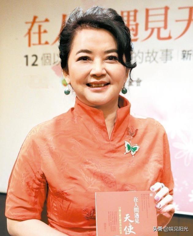 奔走多年！胡慧中「70歲夫終獲釋」全家團聚展笑顏　曾陷困境「賣家產寫信求情」看盡人情冷暖