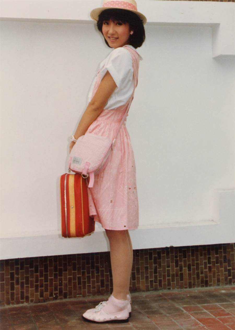 金瑞瑤57歲近況曝光！維持47公斤臉蛋凍齡「體態好輕盈」　一家三口同框做公益「曬兒子超狂興趣」