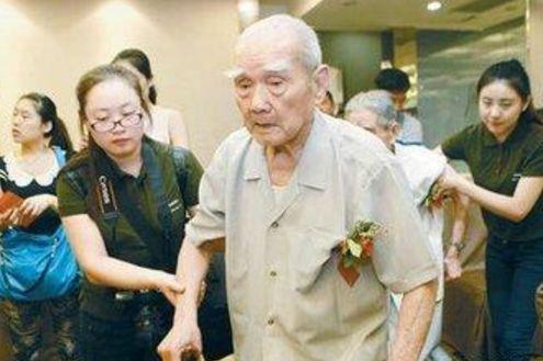 分別76年！孝子「15歲離家從軍」誓為父而戰　隔岸思鄉「86歲再見106歲老母」媽媽當晚平靜離開