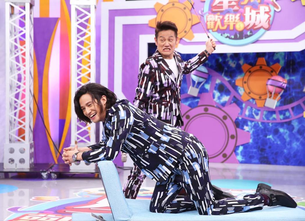 合體帥兒主持！徐乃麟曝「私下當爸模樣」坦言：從沒K過兒　剛烈嚴父外表「在家差很大」自豪3兒女才華洋溢