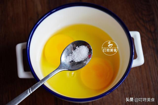 蒸蛋時記住「別直接加水就蒸」，記住小竅門「嫩滑無氣孔」外型完美又好吃