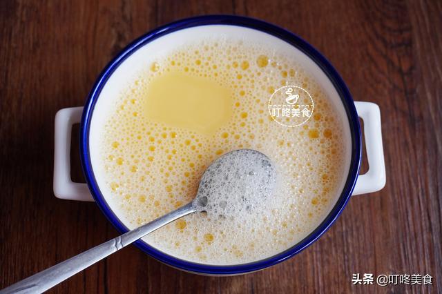 蒸蛋時記住「別直接加水就蒸」，記住小竅門「嫩滑無氣孔」外型完美又好吃