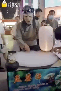 「孟婆」擺攤火爆全網！現場大排長龍只為喝一碗「孟婆湯」，網友嘗一口：配方我家也有